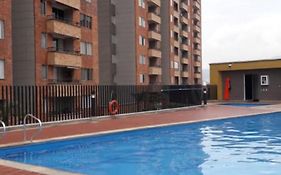 Cerca al estadio familiar parqueadero piscina 2 habitaciones